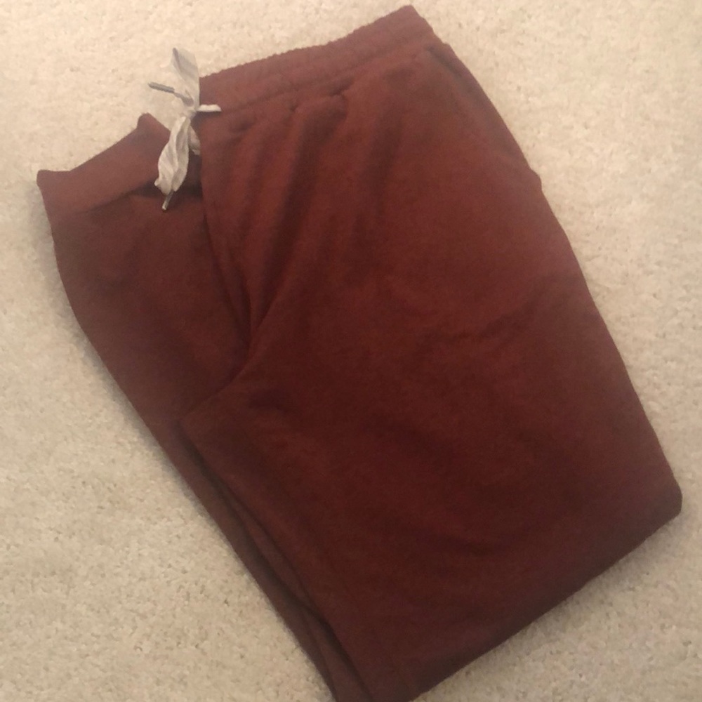 Vuori Performance Jogger small Heather maroonish color